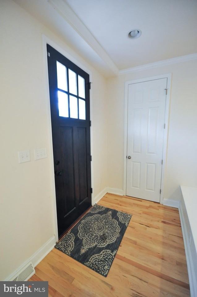 213 Shaw St - Photo 6 of 47