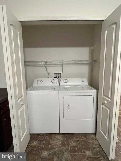 535 Hometowne Ter - Photo 5 of 15