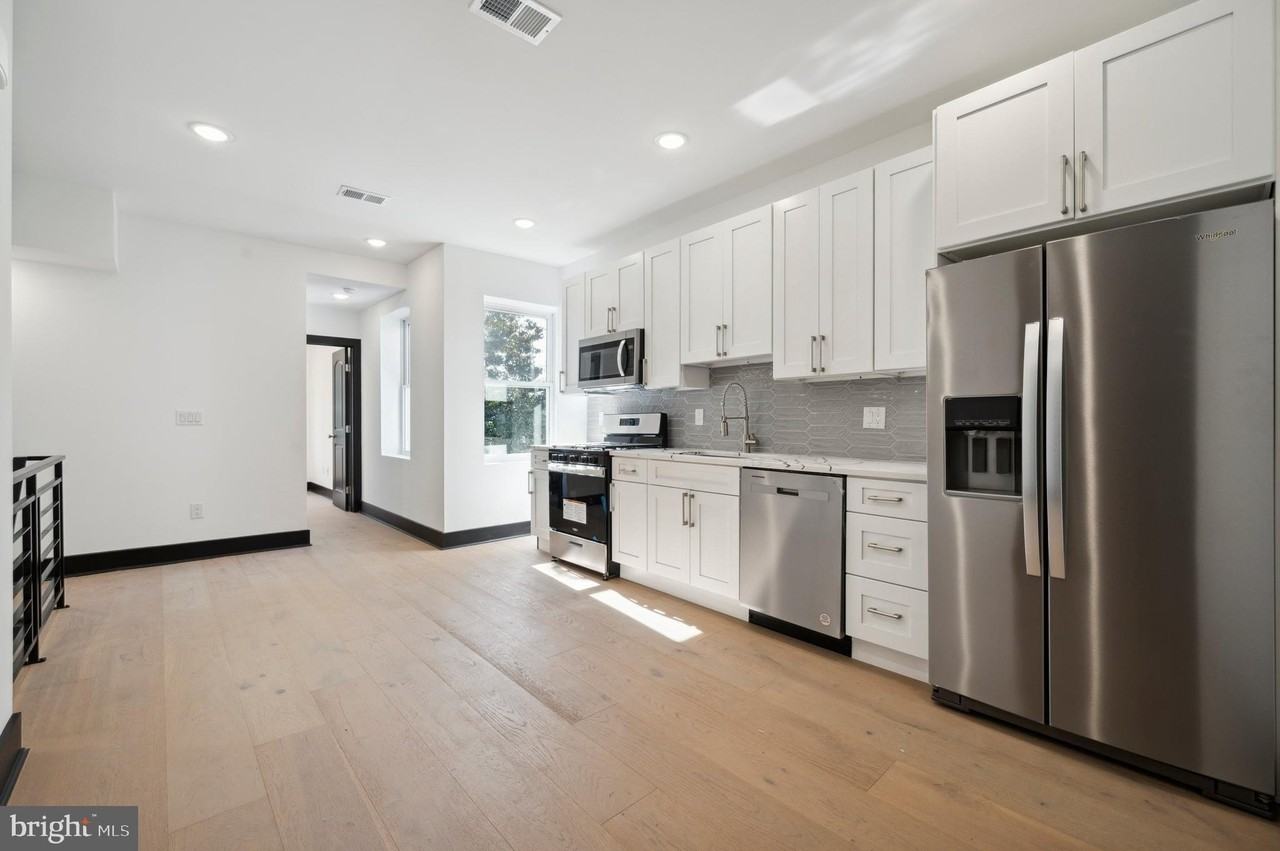 434 Mckean St Unit 2 - Photo 3 of 15