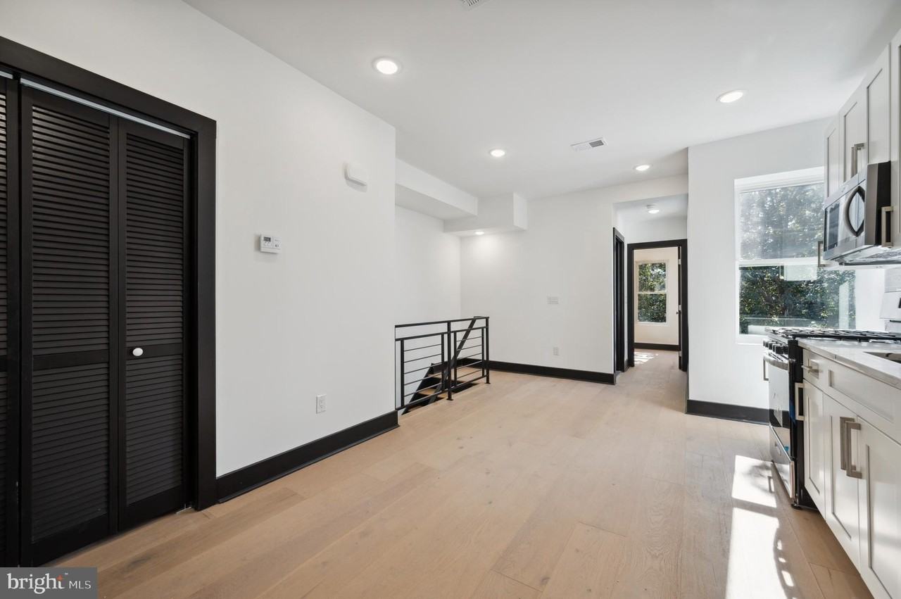 434 Mckean St Unit 2 - Photo 6 of 15