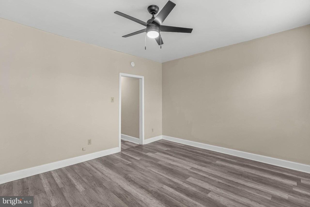 2440 Carpenter St #B - Photo 6 of 10
