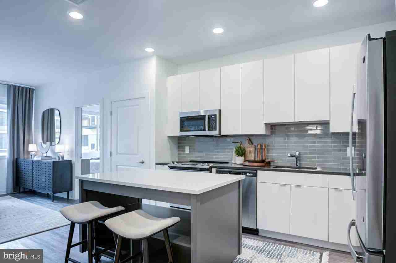 503-29 N COLUMBUS Boulevard unit: Townhouse - Photo 3 of 38