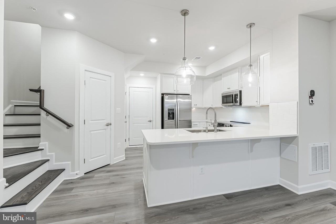 21815 Express Ter - Photo 2 of 37