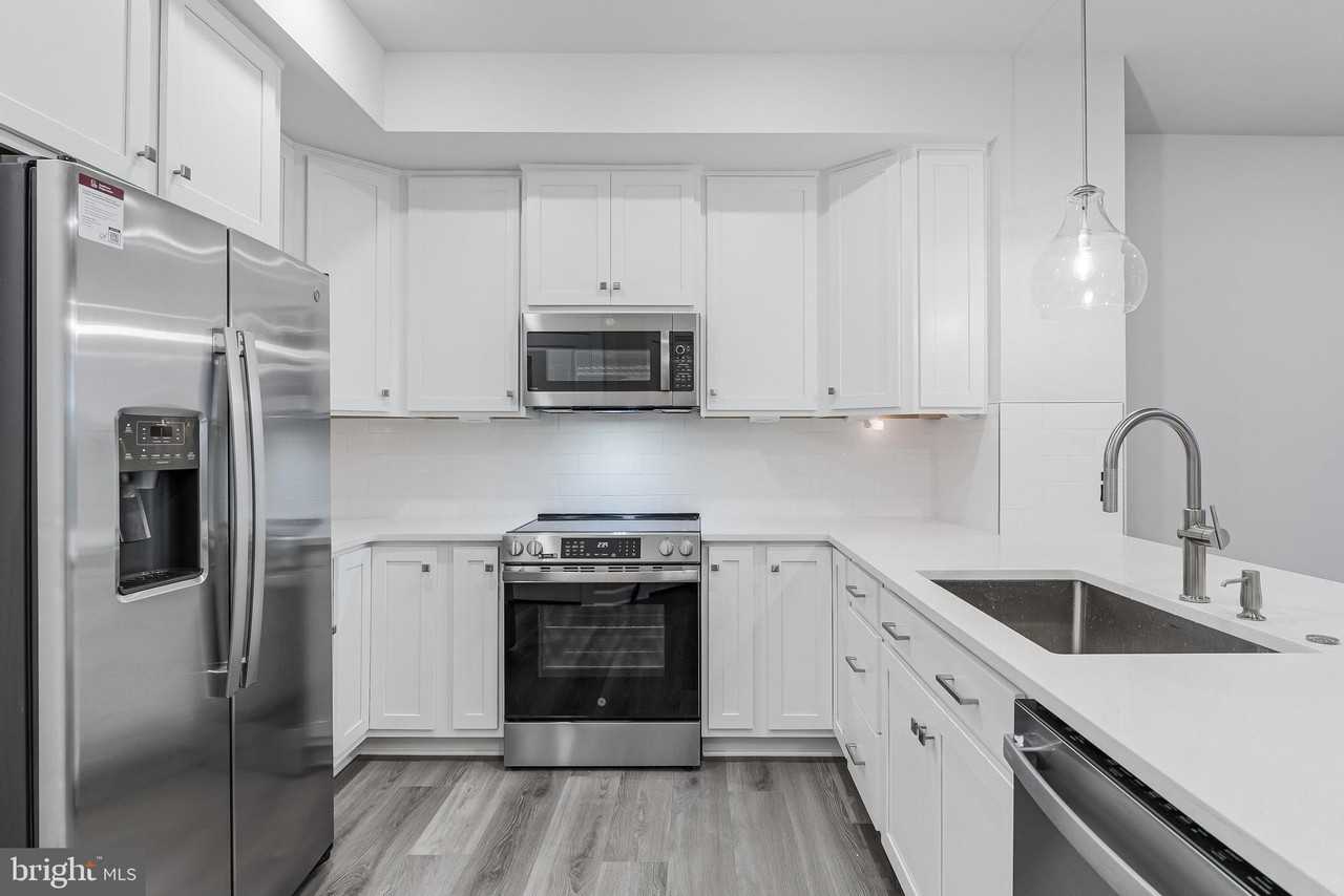 21815 Express Ter - Photo 4 of 37