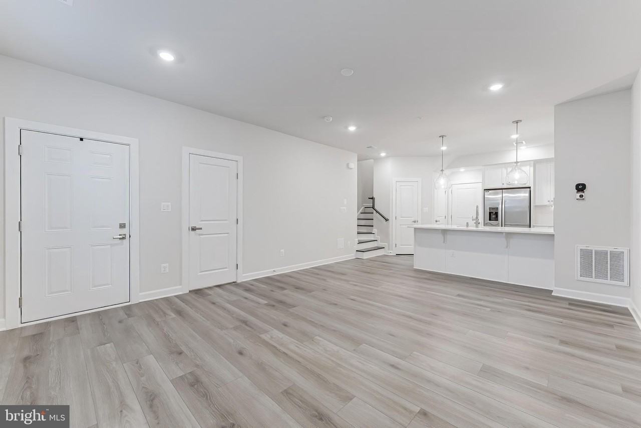 21815 Express Ter - Photo 7 of 37