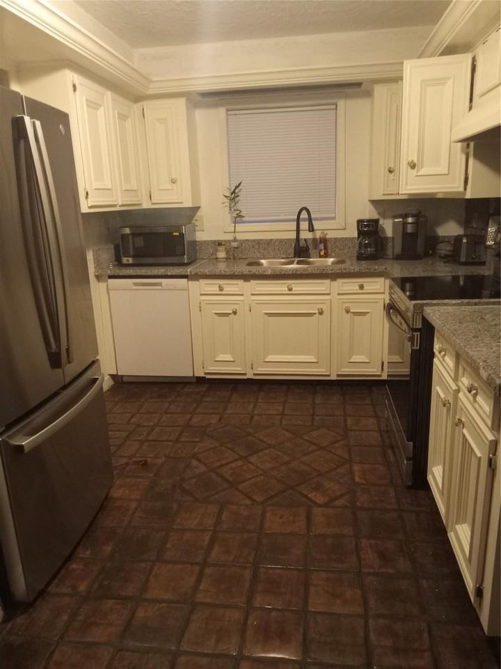 15910 Hartman Rd - Photo 2 of 14