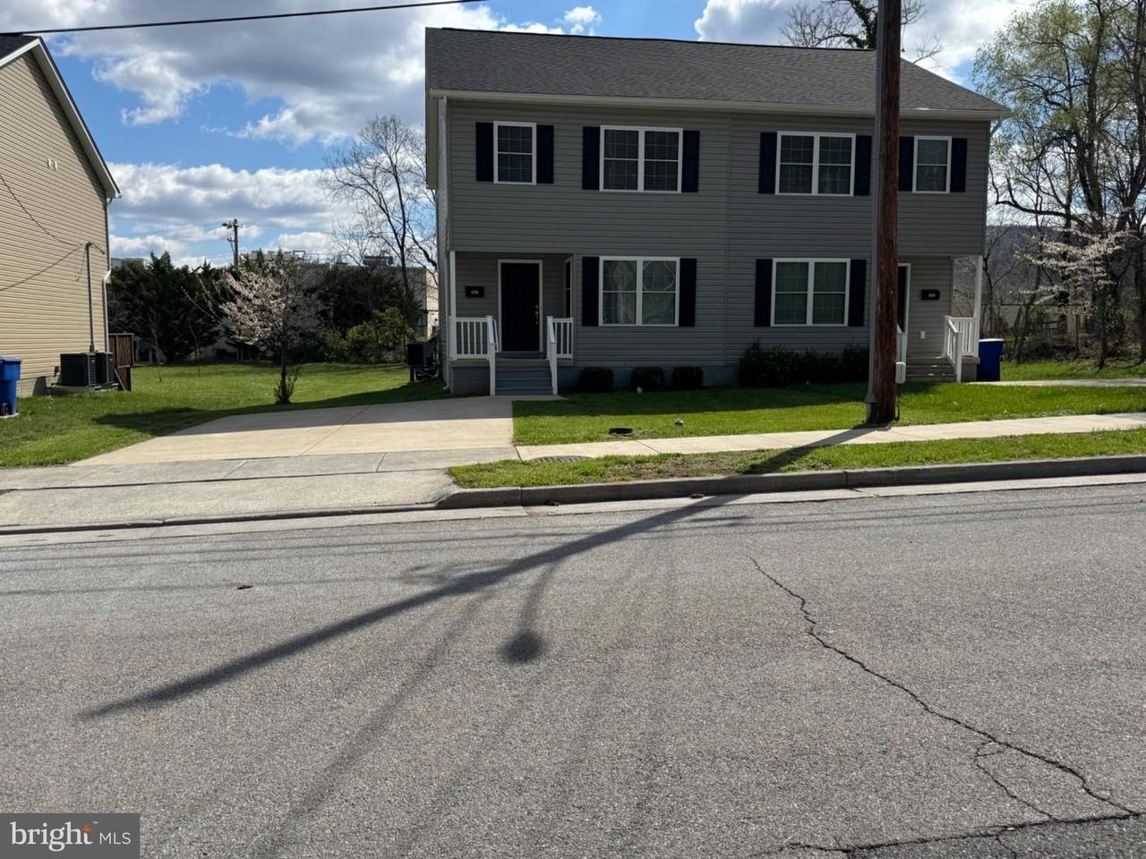 436 Hill St - Photo 3 of 24