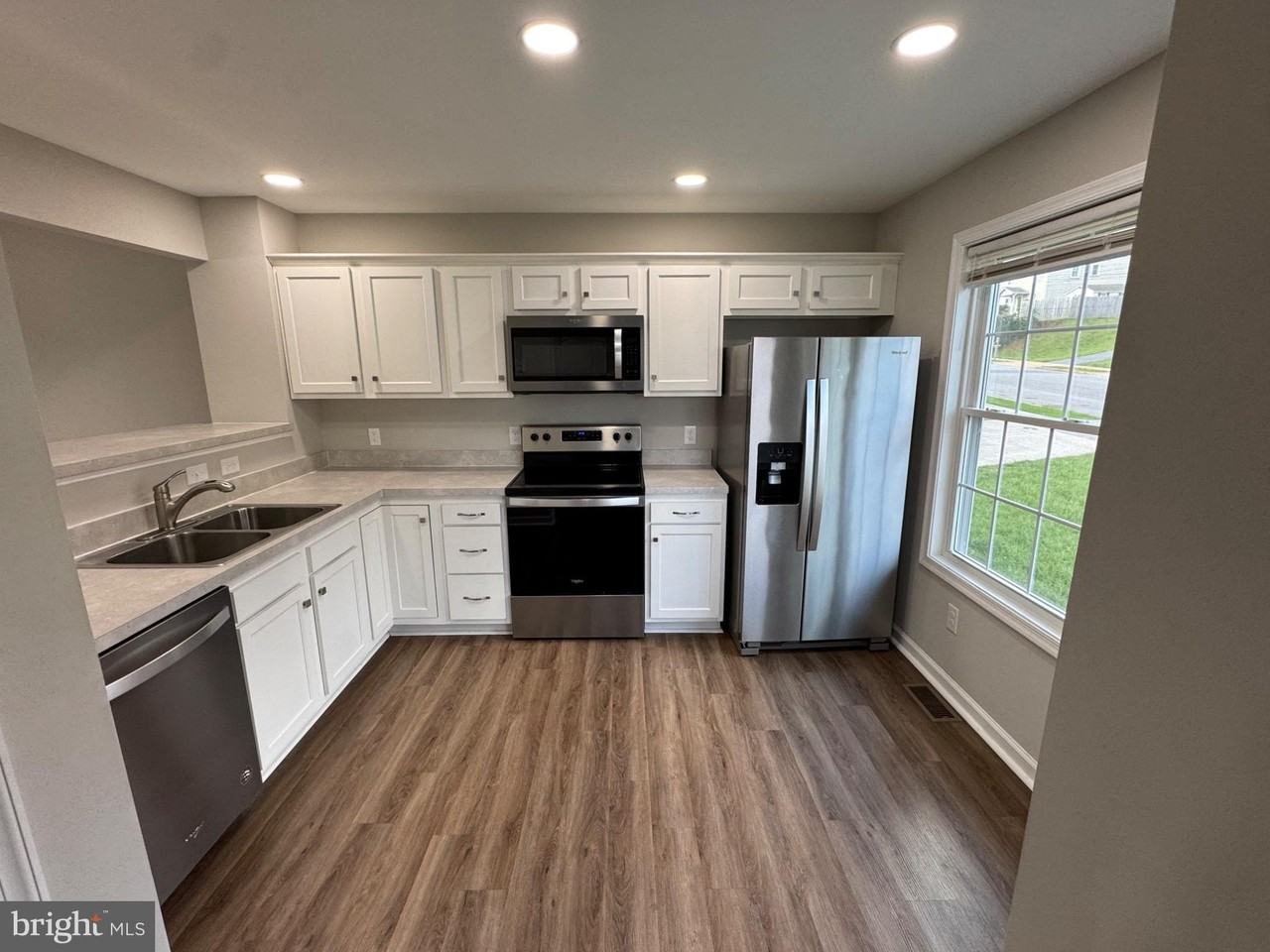 436 Hill St - Photo 7 of 24