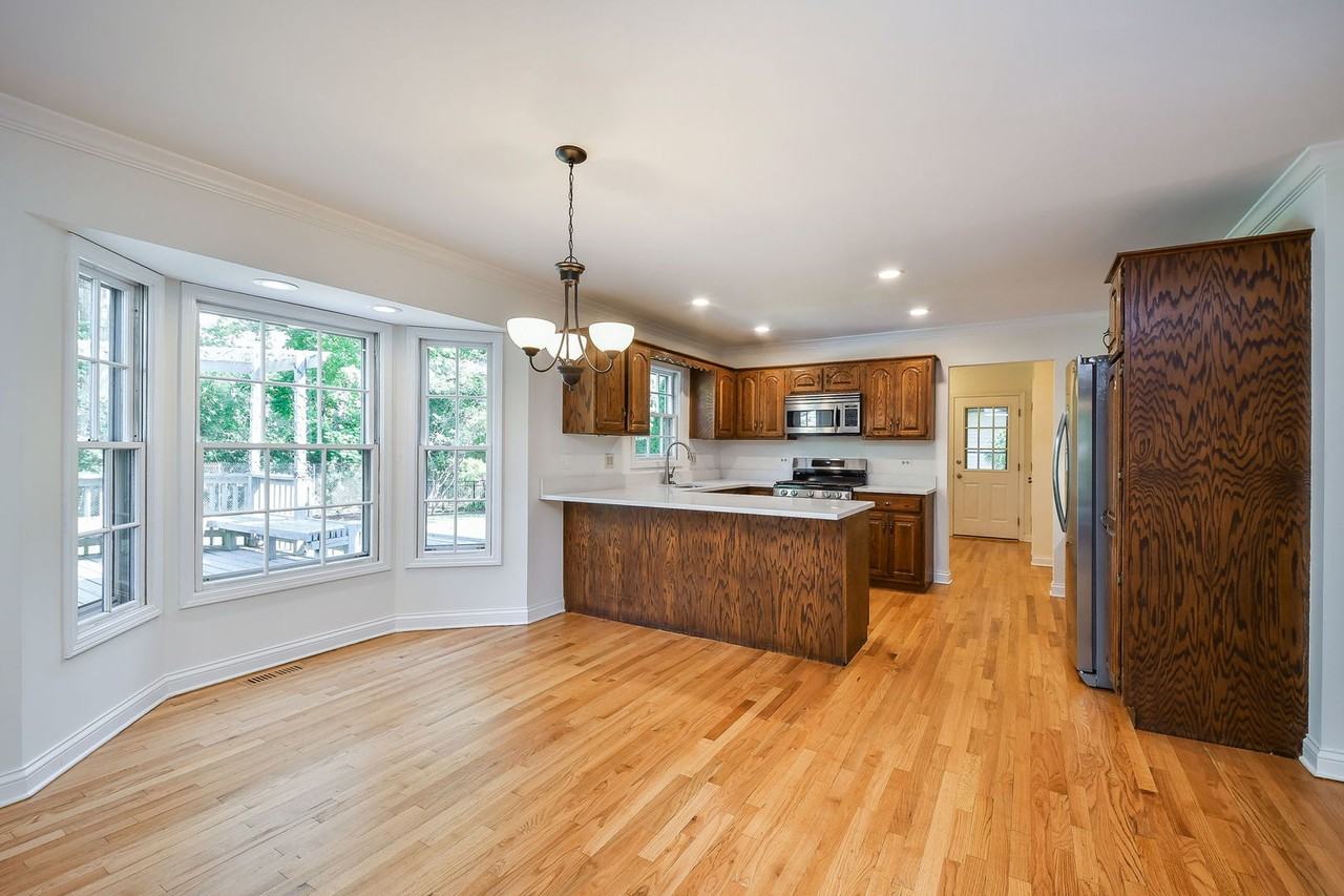 825 Biltmore Ct - Photo 6 of 43