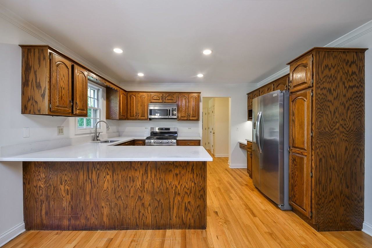 825 Biltmore Ct - Photo 7 of 43