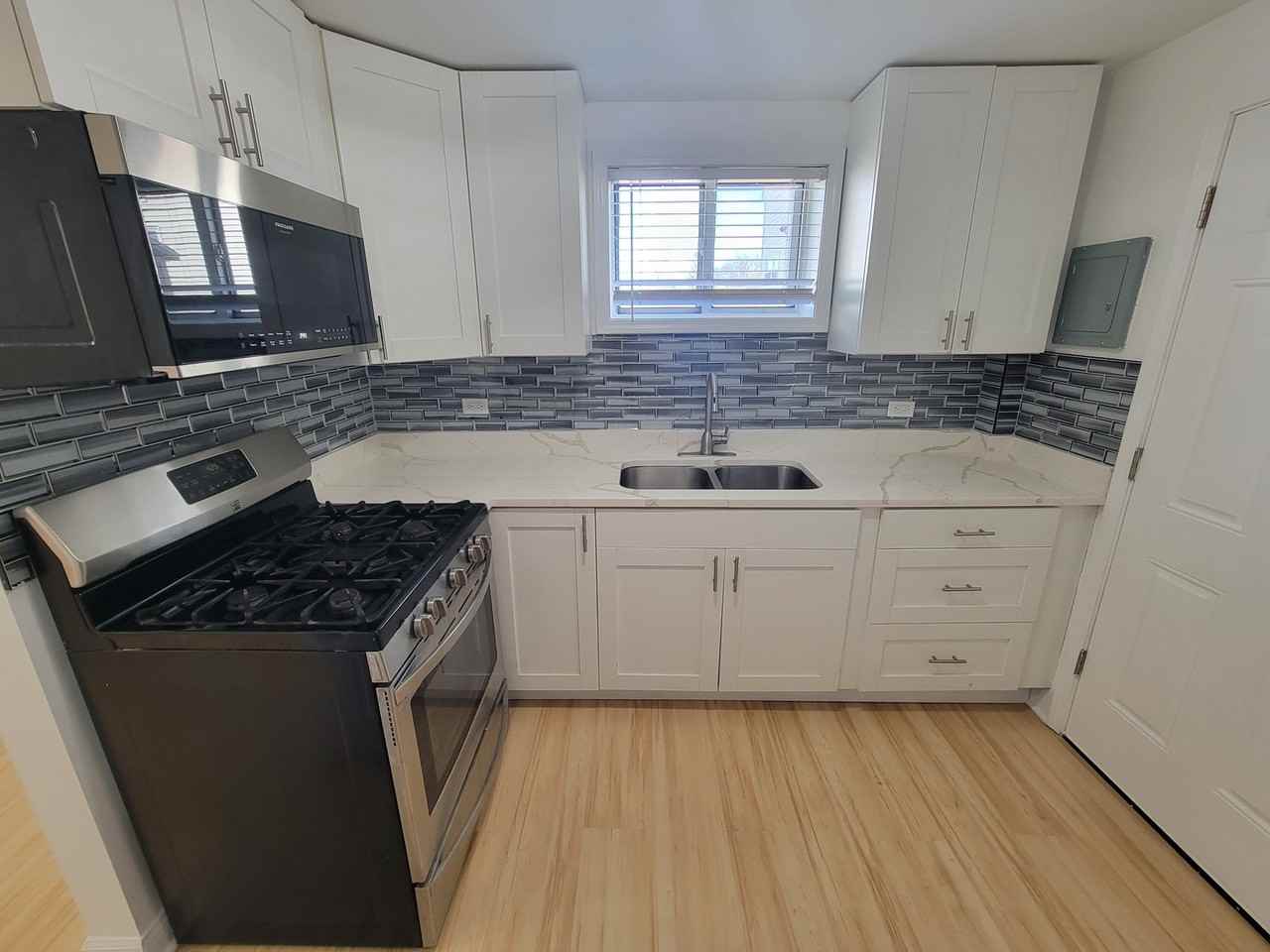 6222 W Addison St ##2 - Photo 4 of 13