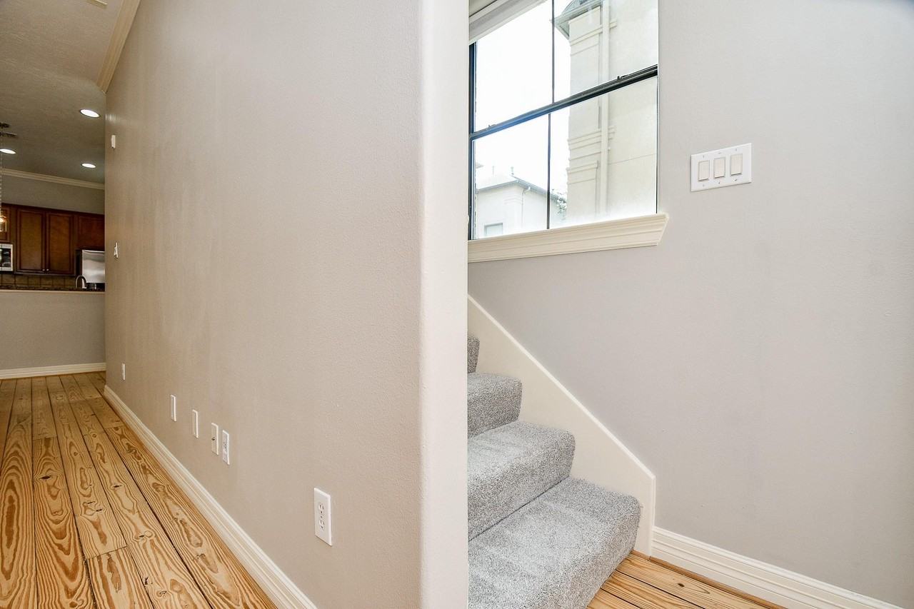 118 Mcgowen St - Photo 3 of 19