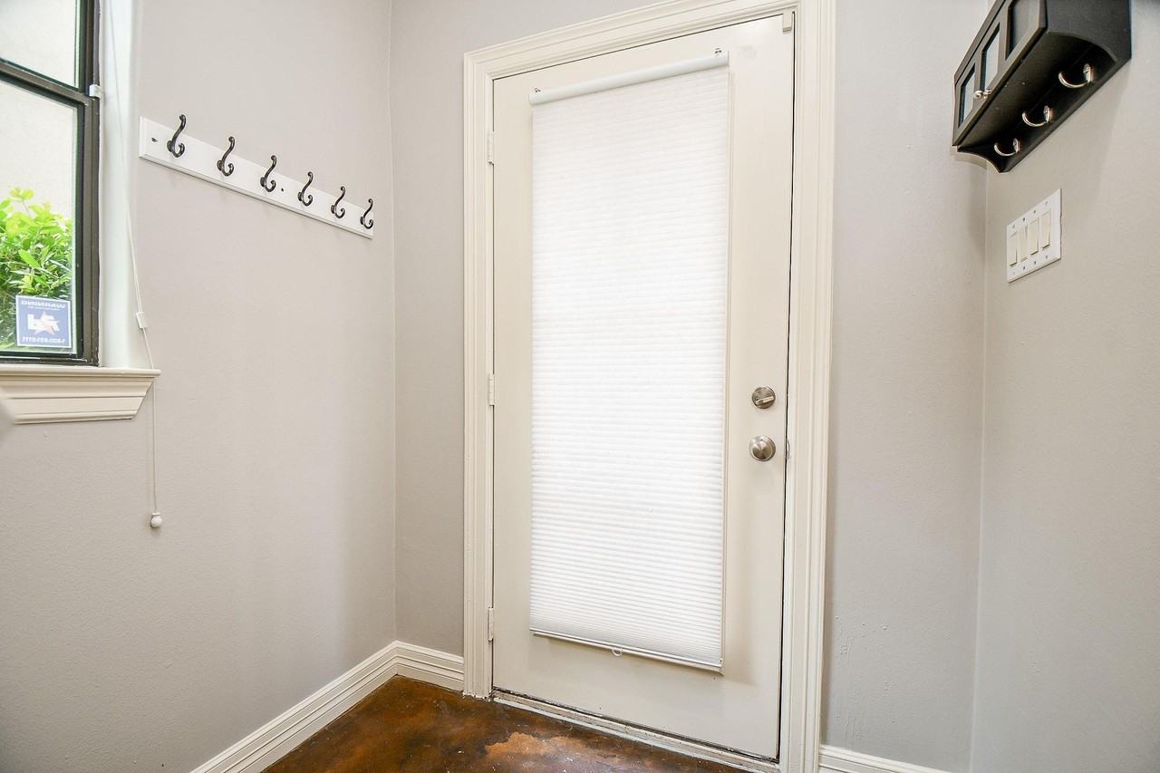 118 Mcgowen St - Photo 4 of 19