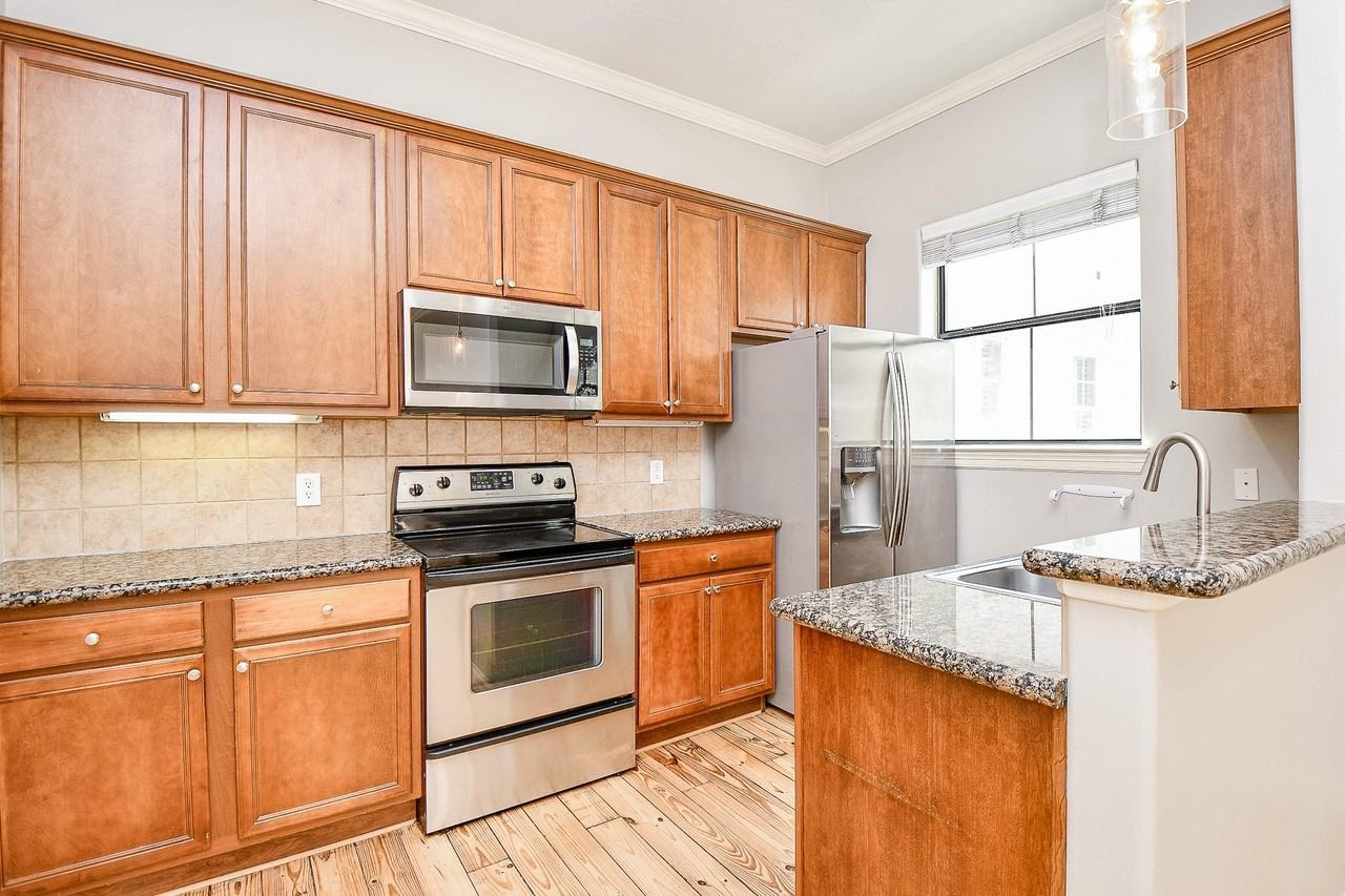 118 Mcgowen St - Photo 5 of 19