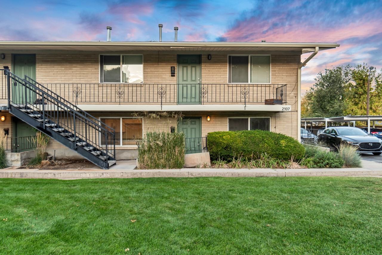 Delmar Gardens - Photo 2 of 5