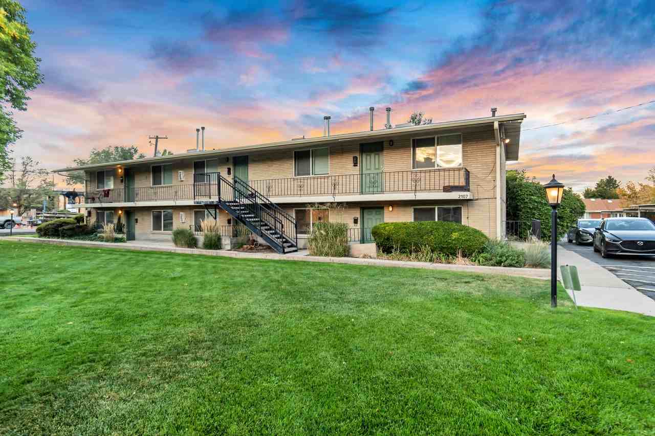 Delmar Gardens - Photo 3 of 5