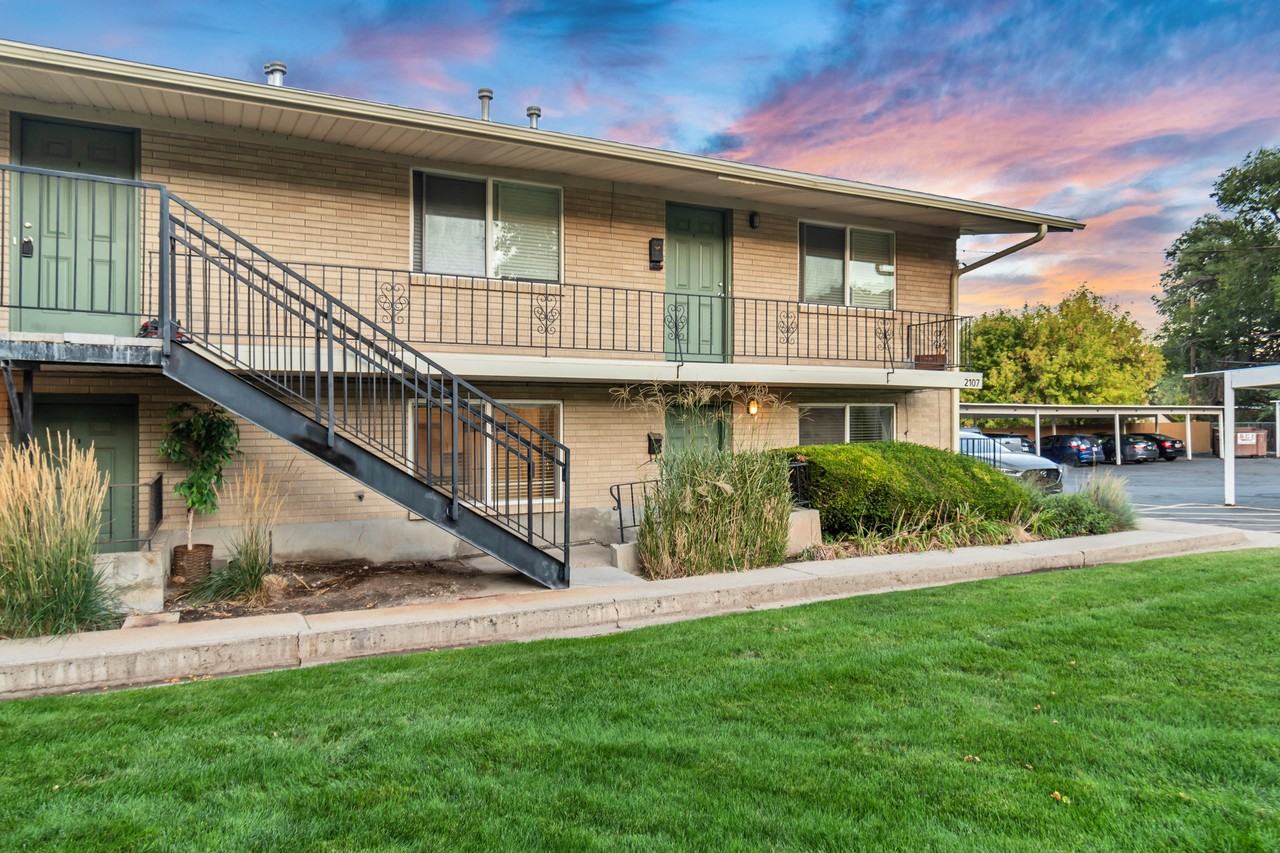 Delmar Gardens - Photo 4 of 5