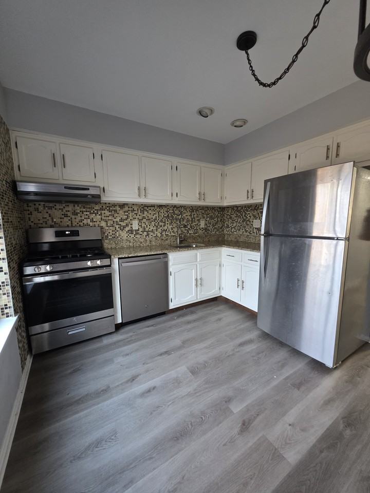 122 Chelsea Cir #1 - Photo 4 of 19