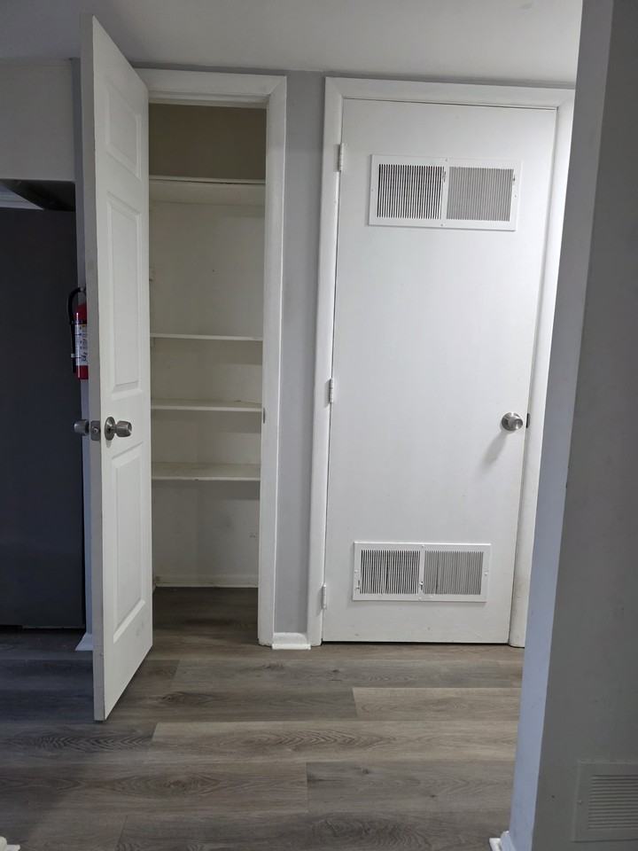 122 Chelsea Cir #1 - Photo 5 of 19