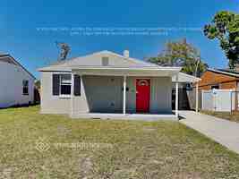 featured image of 2545 17th Ave S