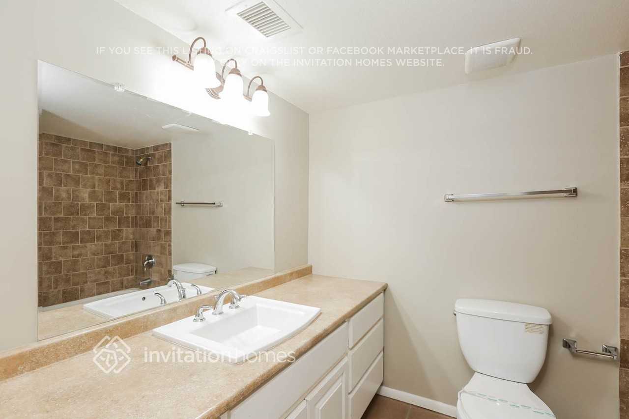 10902 W Montecito Ave - Photo 4 of 6