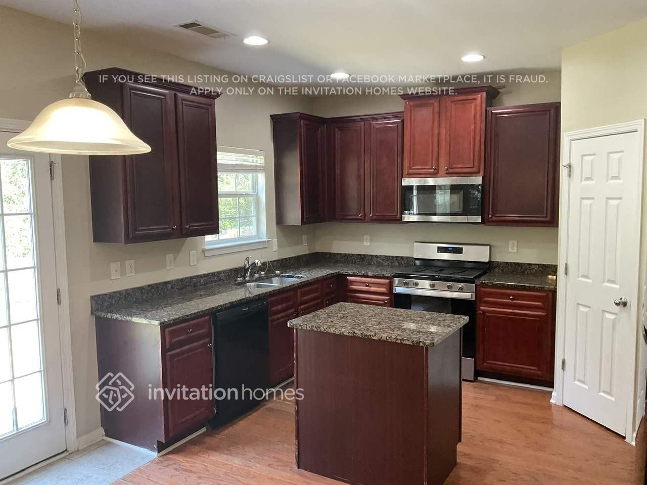 7852 Wrotham Cir - Photo 3 of 9