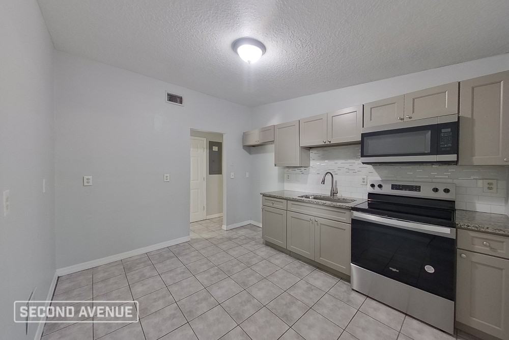 7029 Fontainebleau Cres - Photo 4 of 27