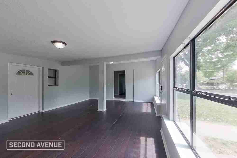 7029 Fontainebleau Cres - Photo 5 of 27