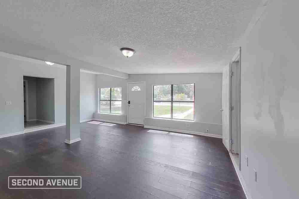 7029 Fontainebleau Cres - Photo 6 of 27