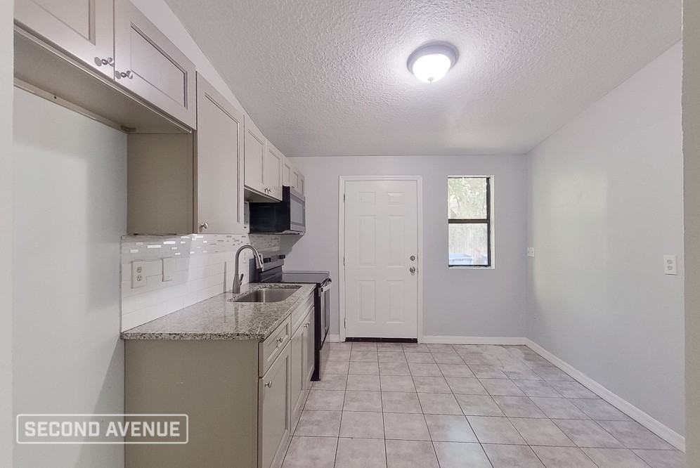 7029 Fontainebleau Cres - Photo 5 of 27