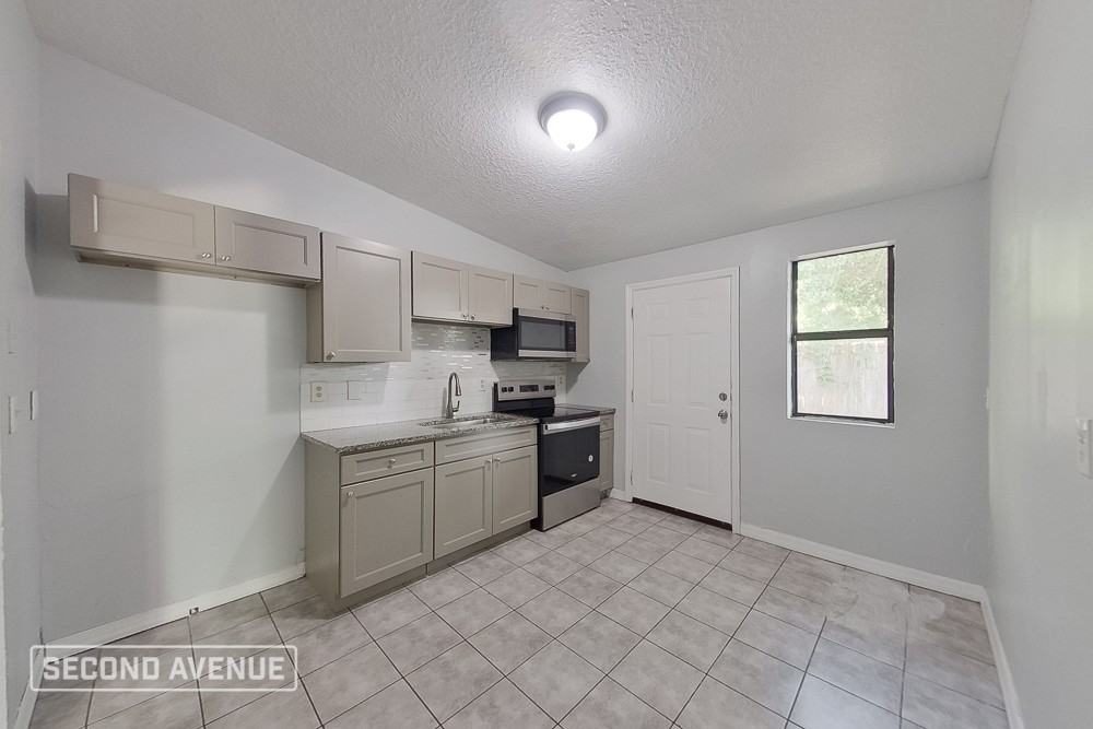 7029 Fontainebleau Cres - Photo 6 of 27