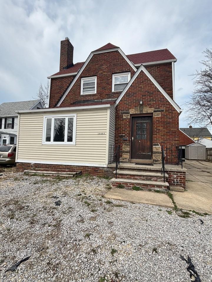 18603 Arrowhead Ave #1 - Photo 3 of 23