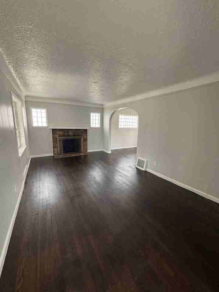 18603 Arrowhead Ave #1 - Photo 4 of 23