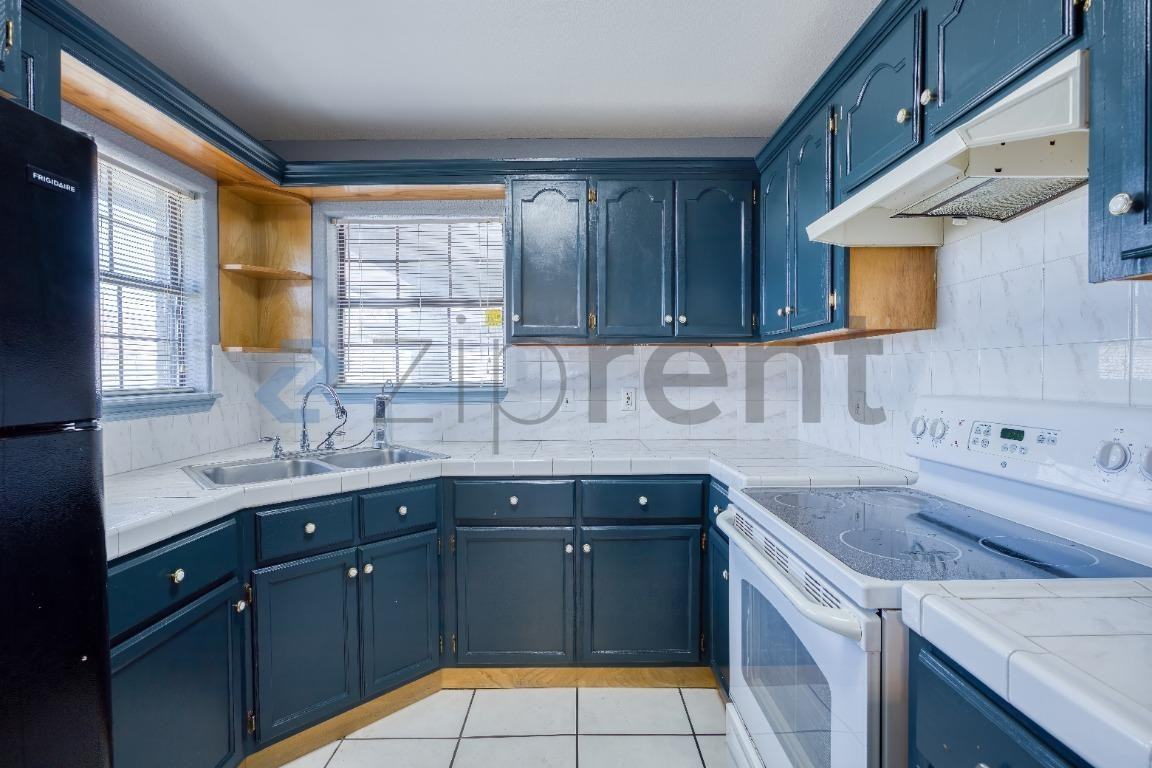 6053 Blanco River St - Photo 7 of 30