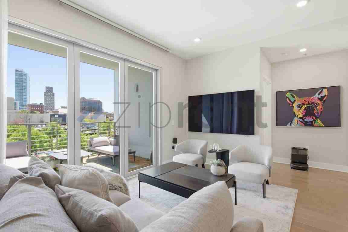 214 Hunt St #301 - Photo 5 of 38