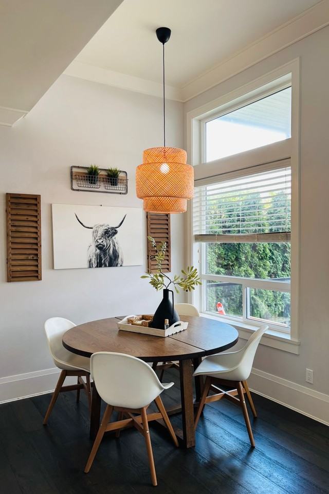 322 East 9th Street - Photo 4 of 17