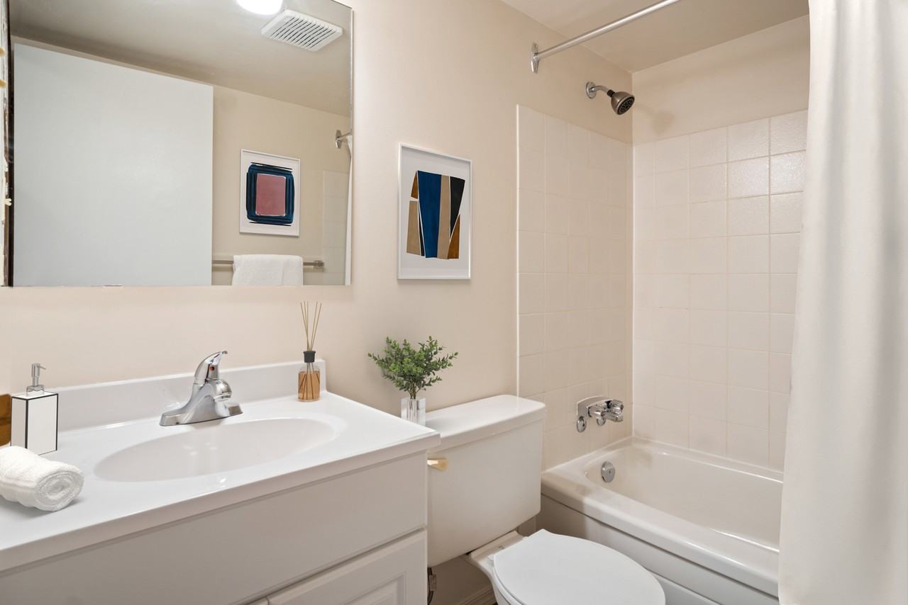 Avant - Photo 4 of 10