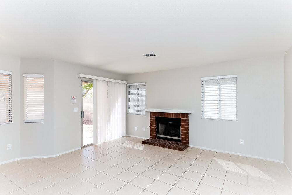 8342 Huxley St - Photo 6 of 20