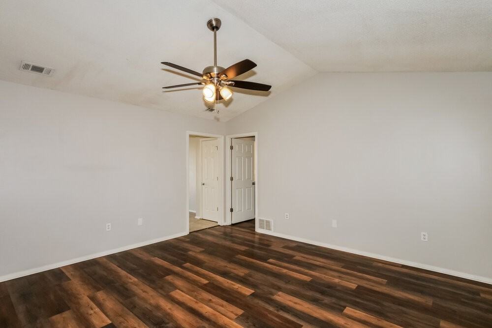 10326 Curtis Dr - Photo 4 of 16