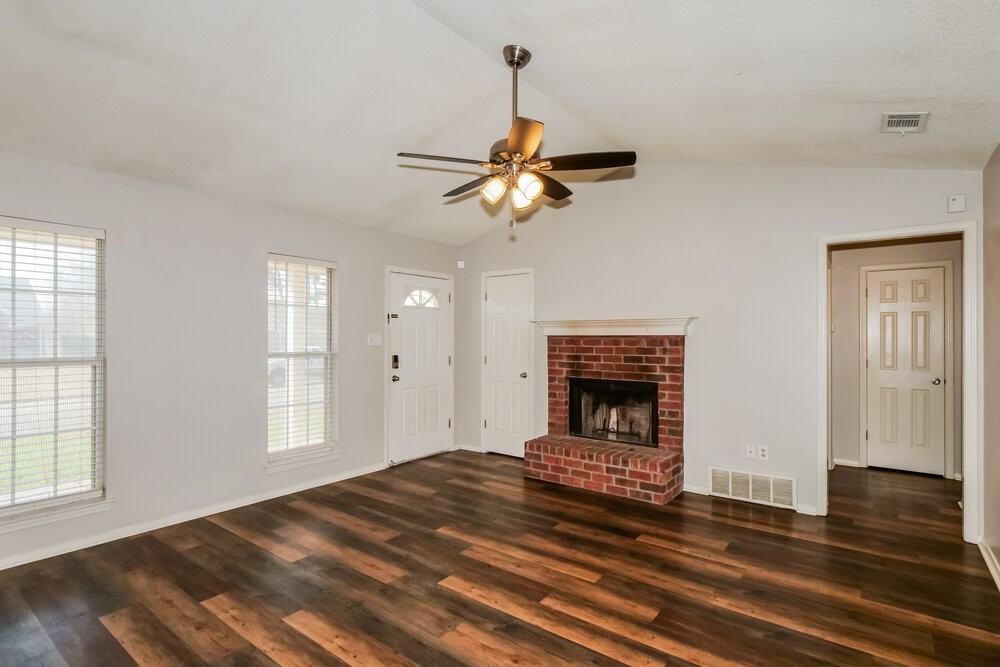 10326 Curtis Dr - Photo 5 of 16