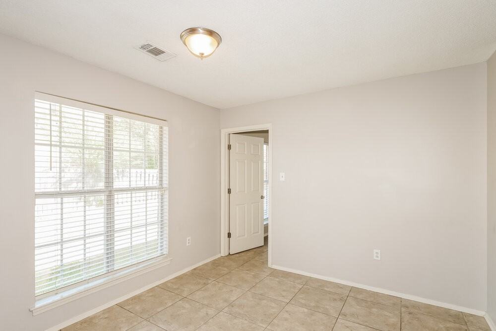 10326 Curtis Dr - Photo 6 of 16