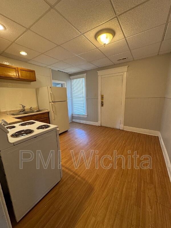 1001 S Topeka #1 - Photo 3 of 6