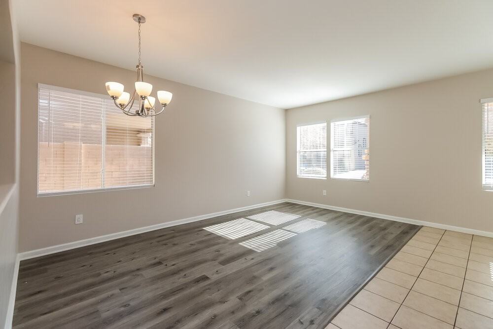 7233 S 40th Ave - Photo 4 of 15