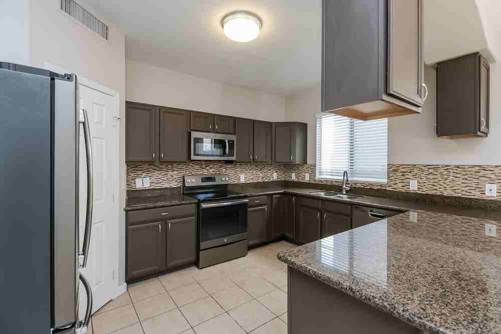 7233 S 40th Ave - Photo 7 of 15