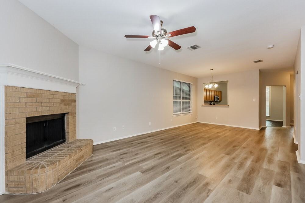 9920 Legacy Dr - Photo 5 of 19