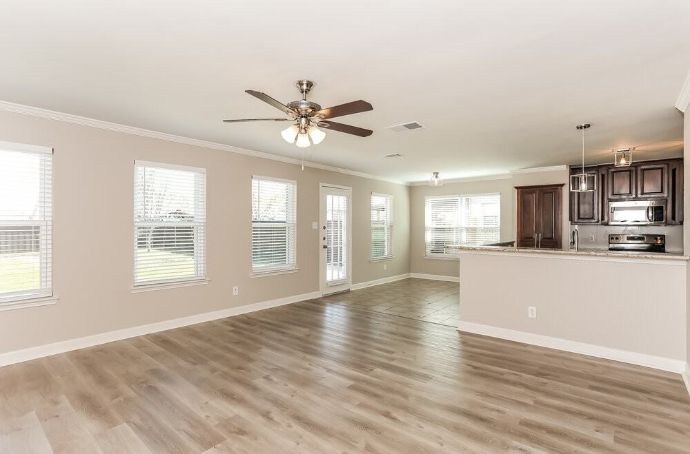 1110 Hampton Dr - Photo 6 of 17