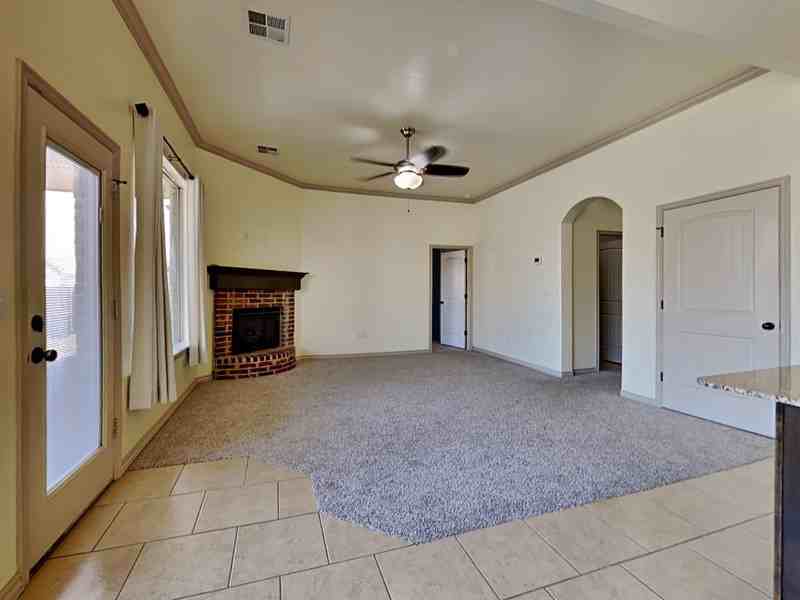 20611 Frontier Pl - Photo 2 of 16