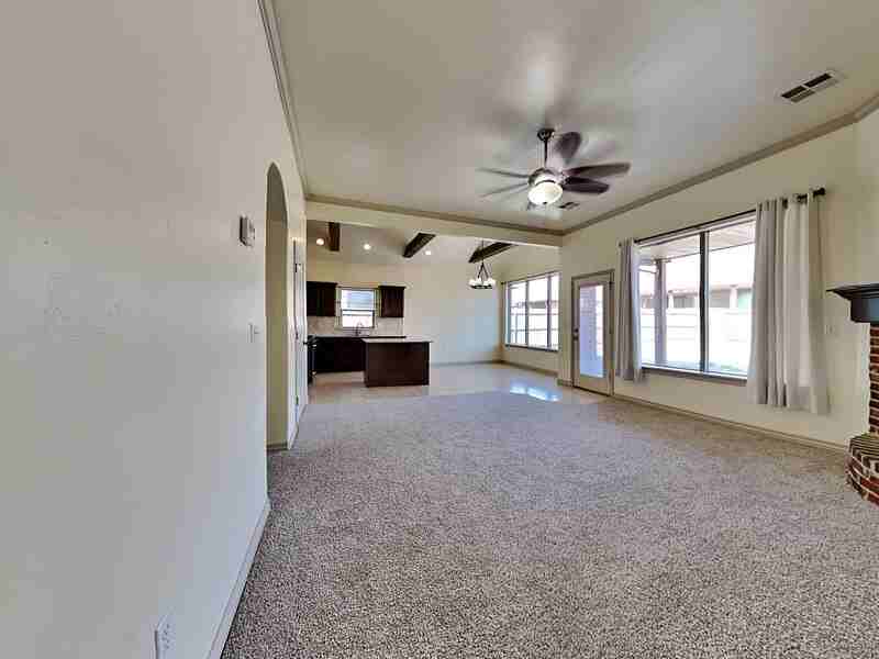 20611 Frontier Pl - Photo 3 of 16