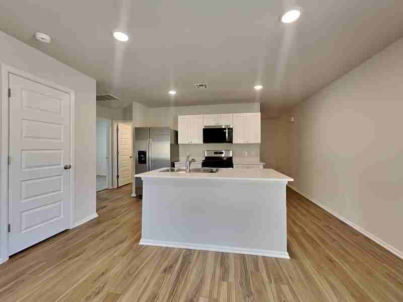 501 St Charles Place - Photo 4 of 19