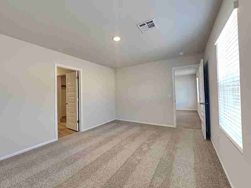 501 St Charles Place - Photo 7 of 19